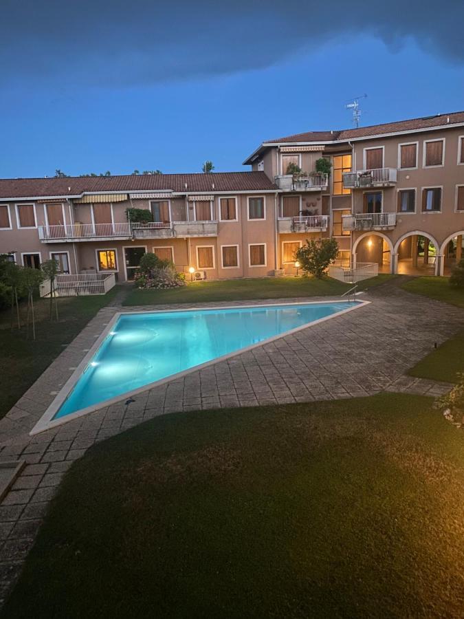Oasi Apartment Desenzano del Garda Luaran gambar